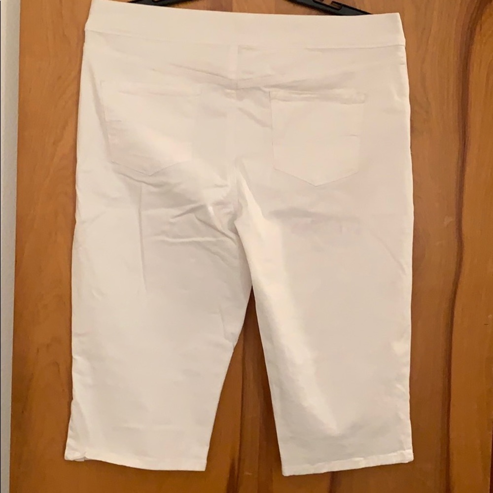 Ladies capris - Picture 5 of 7